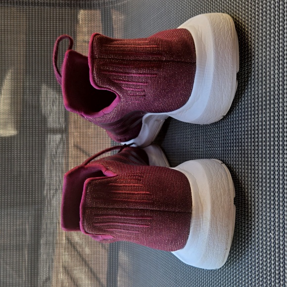 Adidas Swift Run Running Shoes - Women's size 9 - Picture 8 of 8